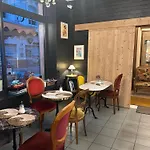 מלון Restaurant Continental 2*