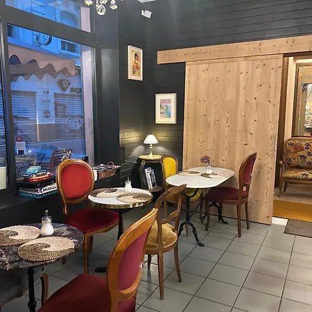 فندق Restaurant Continental 2*